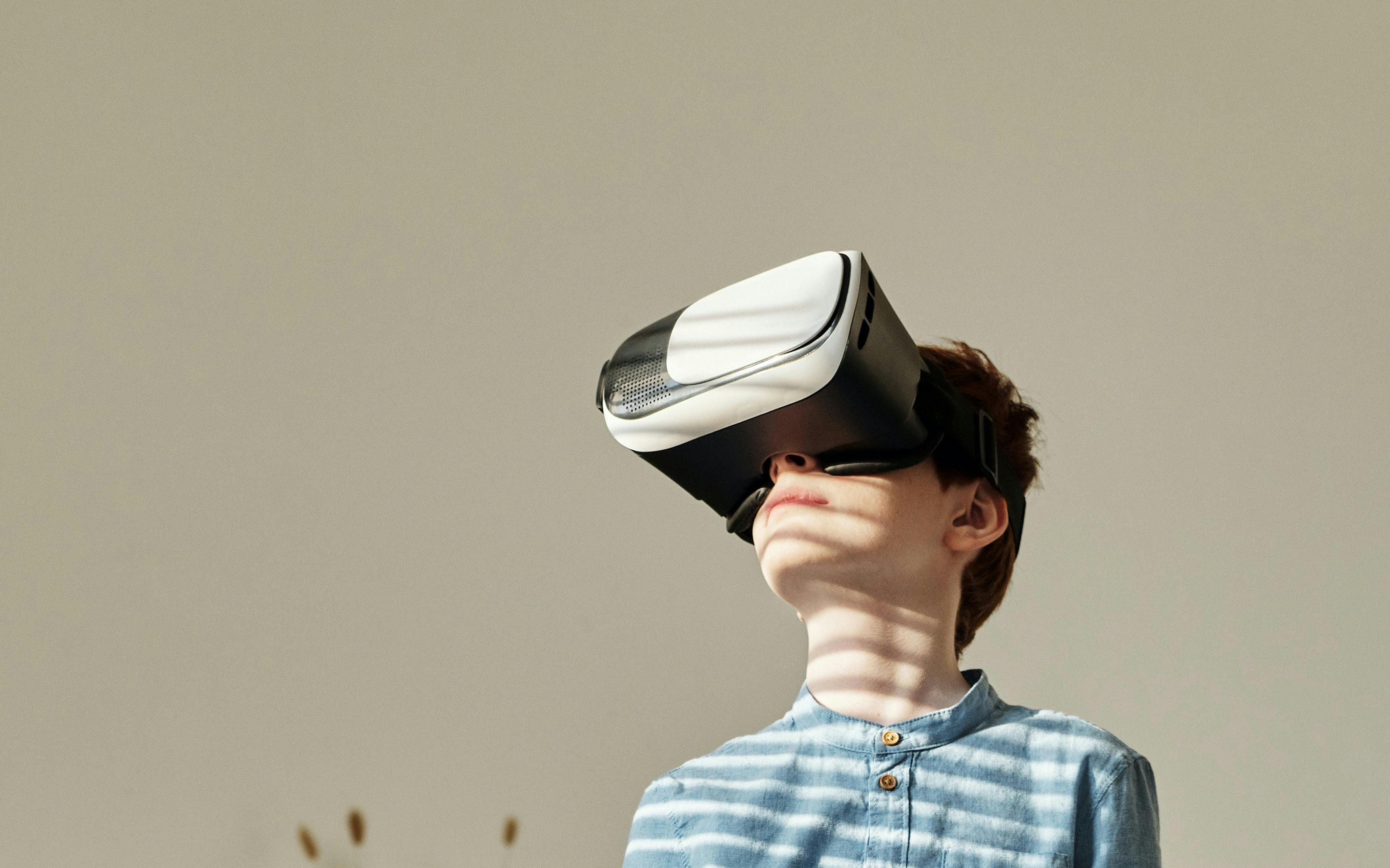 Cover image for Virtual and augmented reality